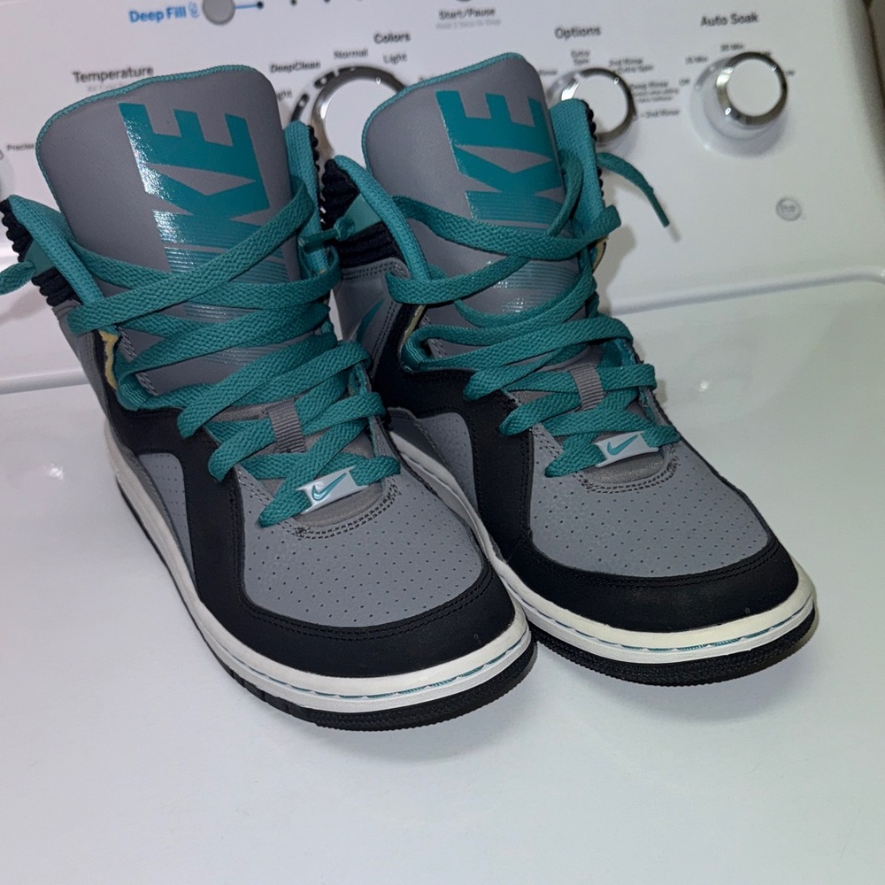 Nike Kids Teal and Gray Sneakers